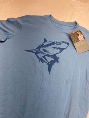 Men’s Life Is Good Crafty Shark T Shirt Blue Size Medium Nwt